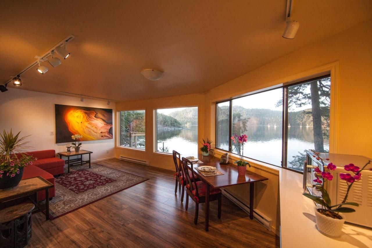 Shangrila Waterfront Vacation Home Bedwell Harbour Extérieur photo