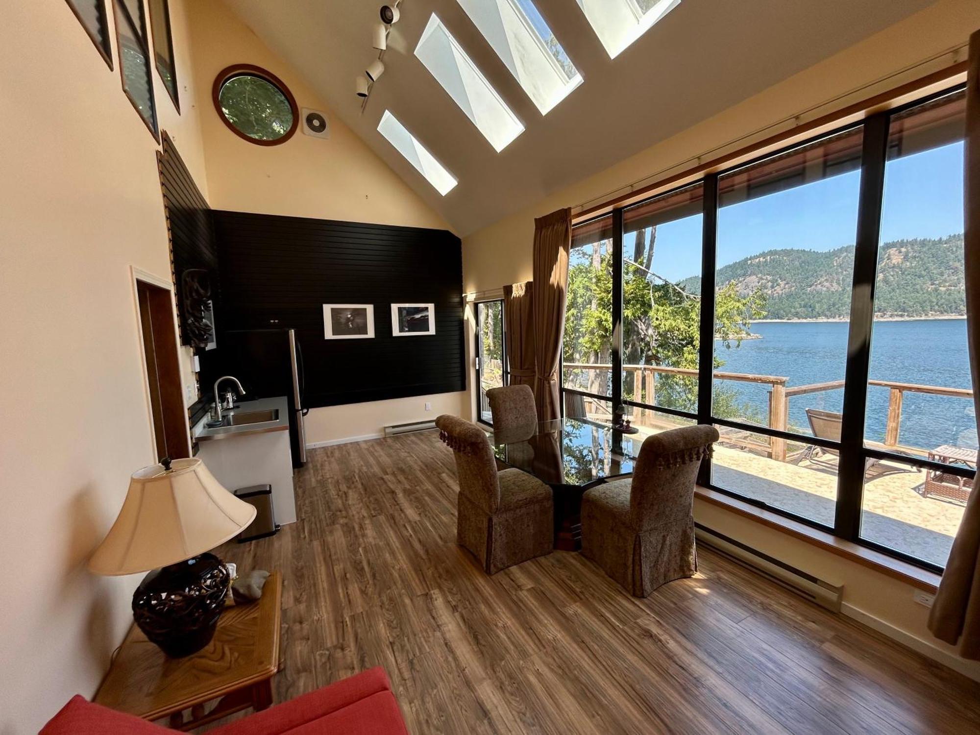 Shangrila Waterfront Vacation Home Bedwell Harbour Extérieur photo
